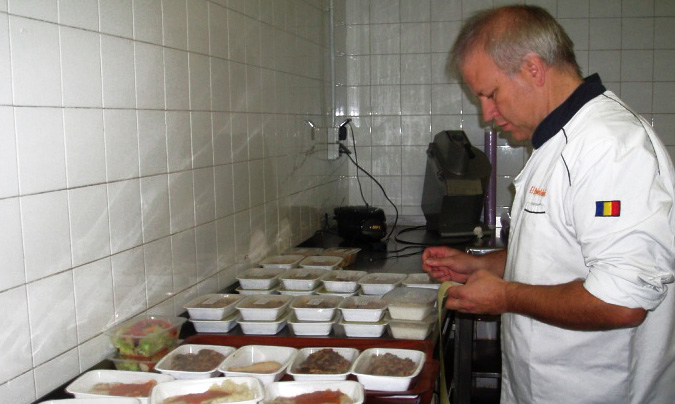 Pep Escolà, uno de los socios fundadores de El Rebost del Padrí, empresa encargada de preparar los menús de los niños con alergias e intolerancias.